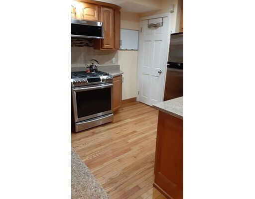 Building Photo - 46 Saybrook St