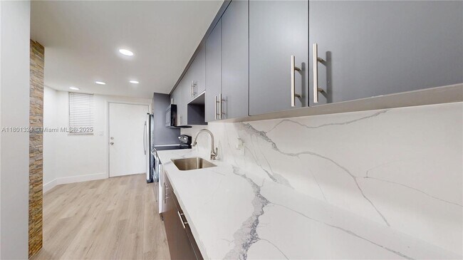Foto del edificio - 3660 NE 166th St