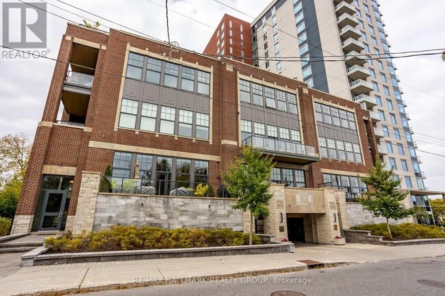 Building Photo - 12 Stirling Ave