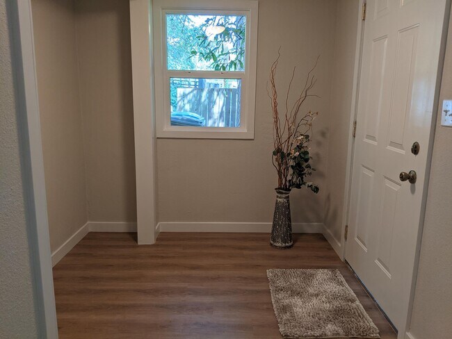 Foto del edificio - 8285 Meadowbrook Way SE