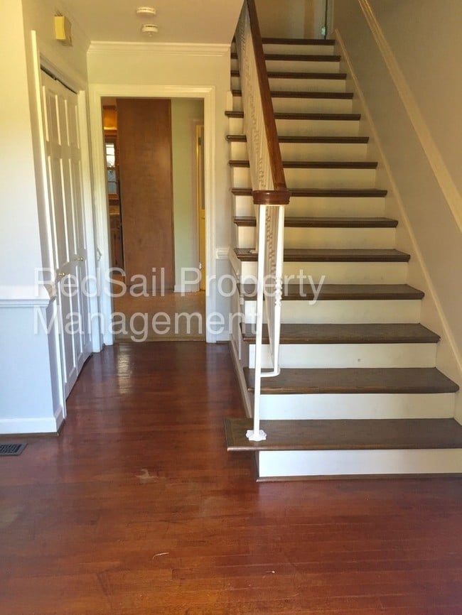 Building Photo - 207 Wendwood Dr