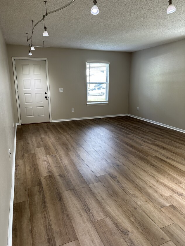 Living Room - 6035 Red Oak Dr