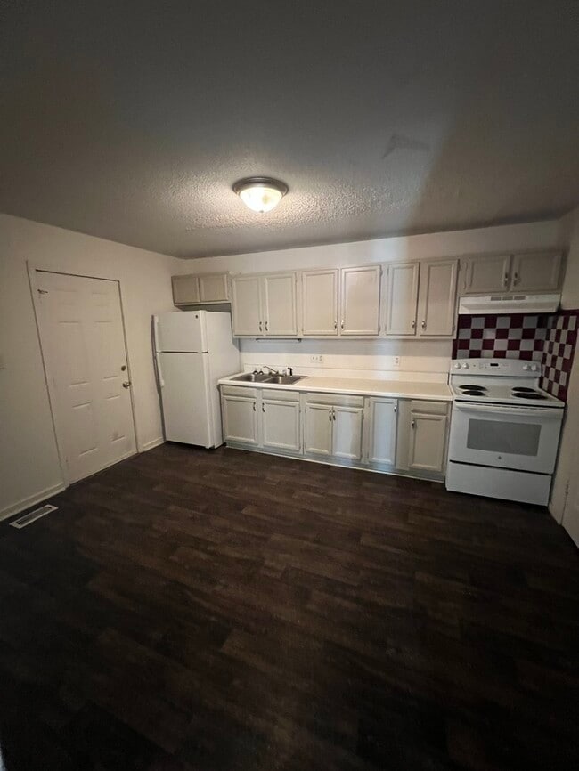 Building Photo - 414 Timmy Ln