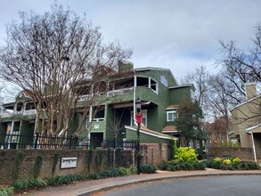 Building Photo - 425 W 8th St