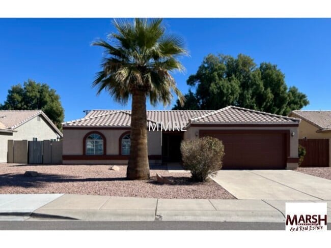 Nice 3 bedroom home with open floorplan in Chandler! - Nice 3 bedroom home with open floorplan in Chandler!