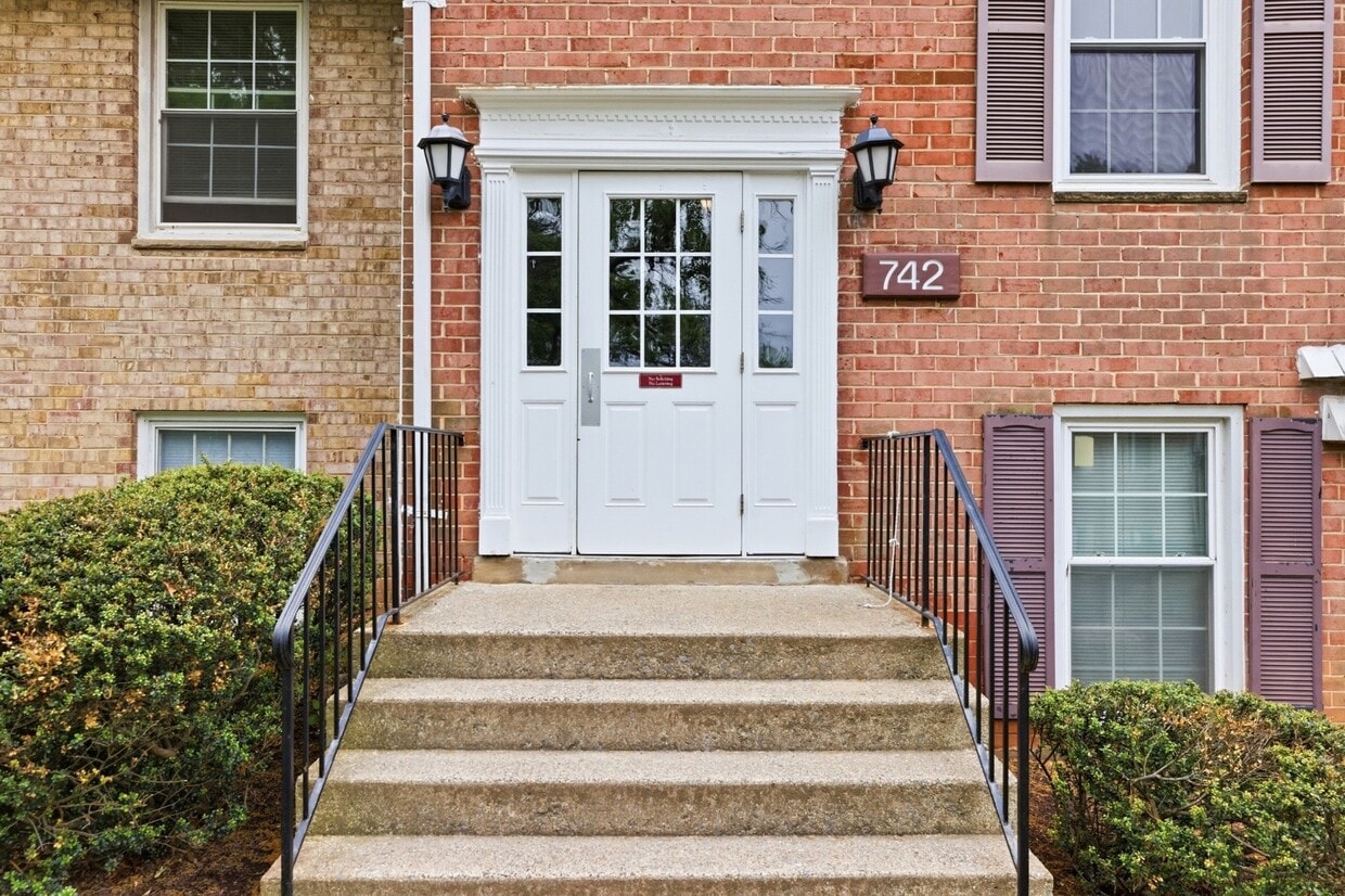 Photo - 742 Quince Orchard Blvd