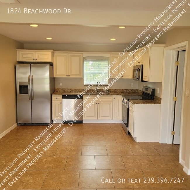 Building Photo - 1824 Beachwood Dr