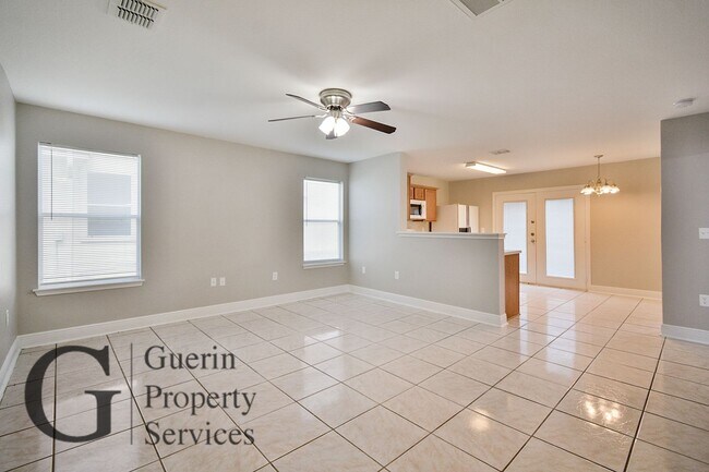 Building Photo - Charming Home on Cul-De-Sac