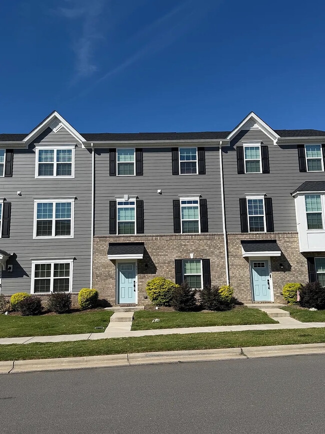 Building Photo - Room in Townhome on Cramerton Mills Pkwy