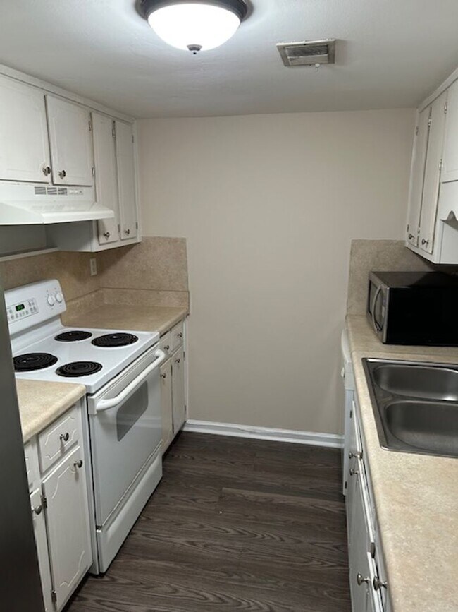 Foto del edificio - NOW AVAILABLE!! MOVE IN SPECIAL