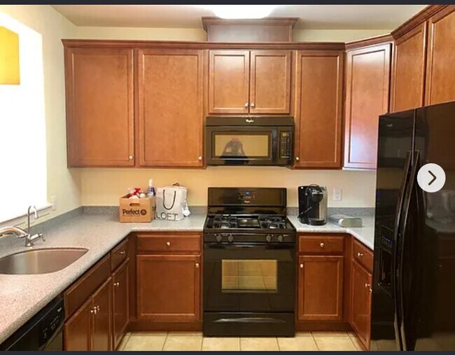 Foto del edificio - 1322 Sierra Dr