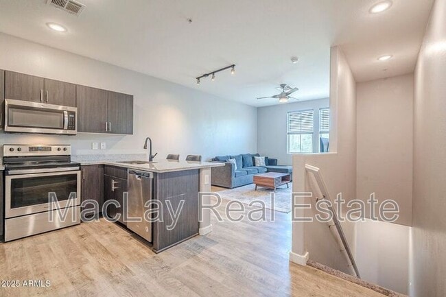 Building Photo - 2271 E Hidalgo Ave