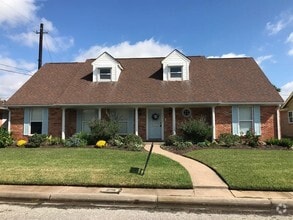 Building Photo - 3030 Heron Dr