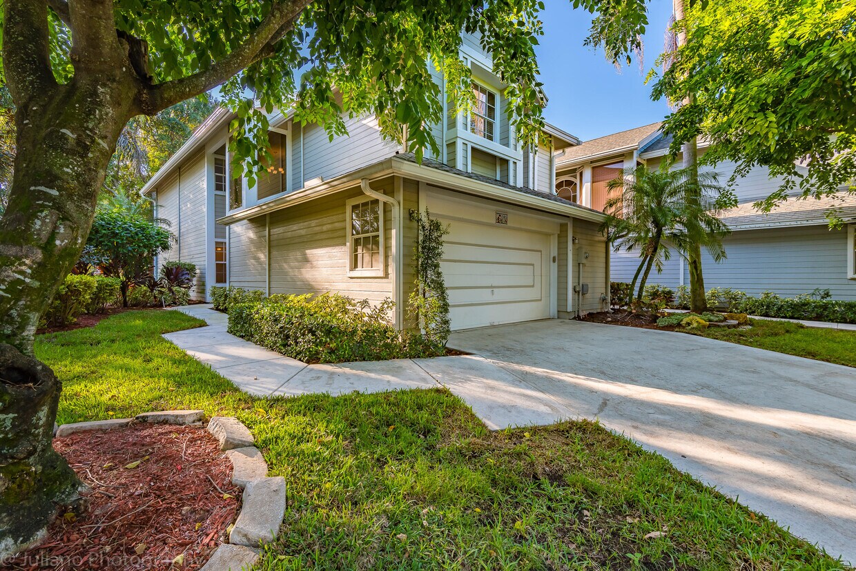 Foto principal - 5080 Point Alexis Dr