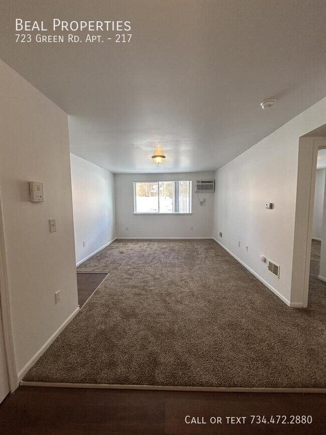 Building Photo - 723 Green Rd