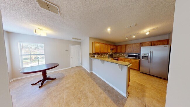 Foto del edificio - STUNNING 3 bedroom,2.5 bathrooms townhouse