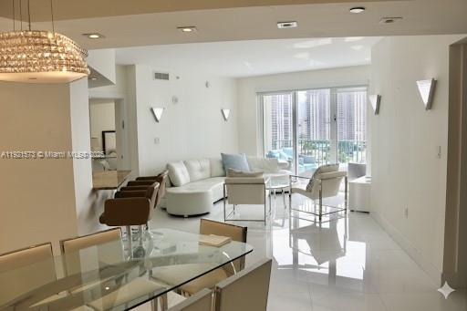 Foto del edificio - 20000 E Country Club Dr