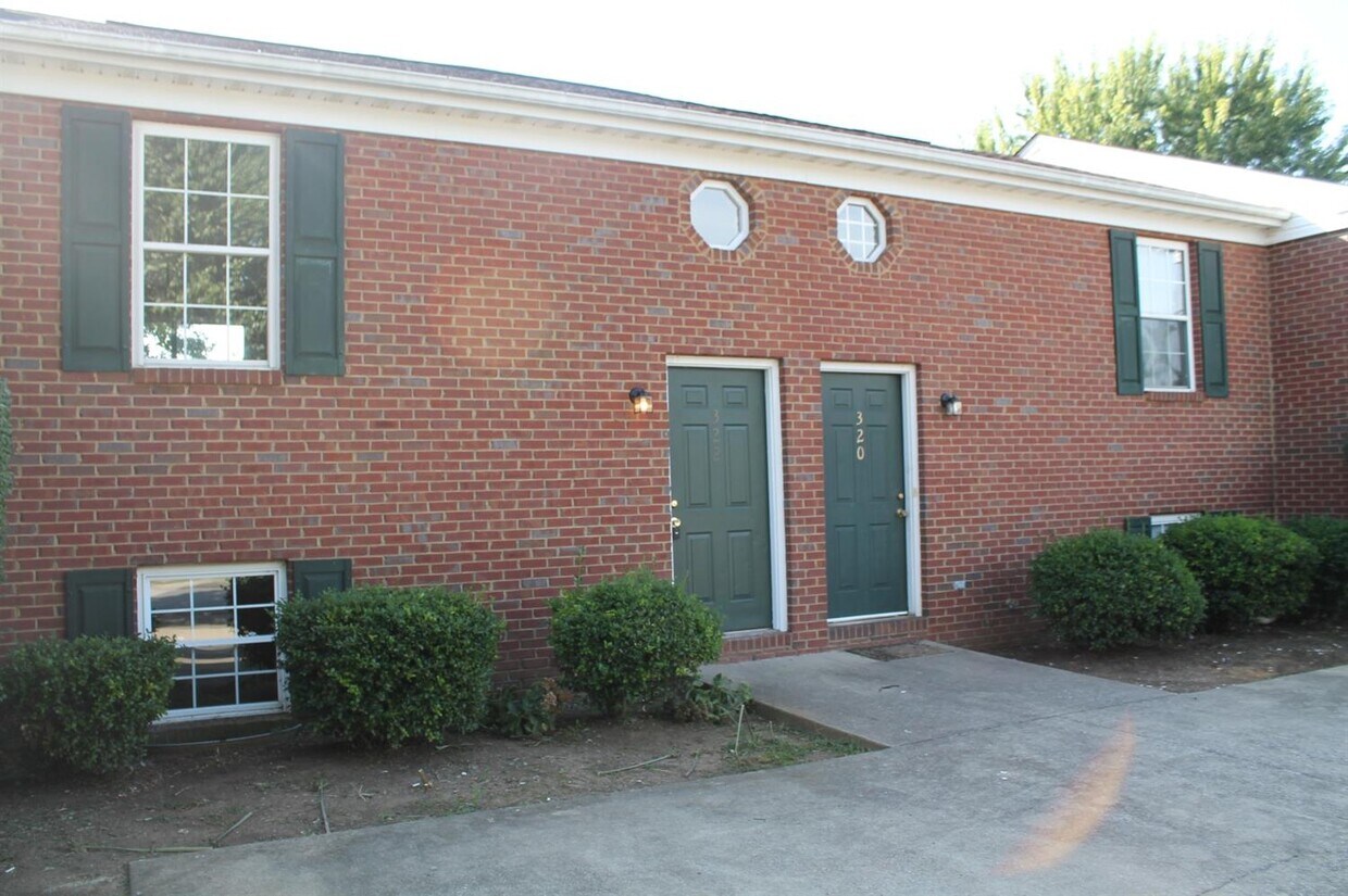 Primary Photo - 410 Lakeview Dr