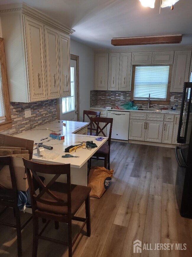 Building Photo - 204 Marlin Dr
