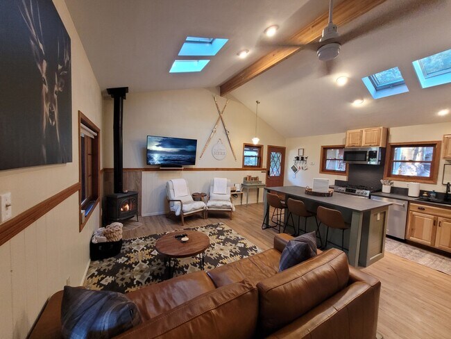 Building Photo - 627 Buenagua Rd