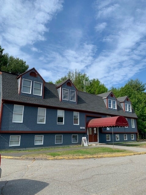 Primary Photo - 122 Main St