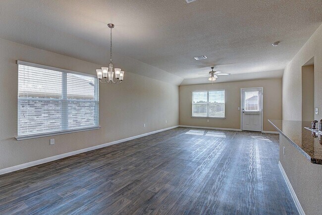 Foto del edificio - Wonderful 4 bedroom 2 bathroom Home in Austin! Minutes from Samsung & 35!