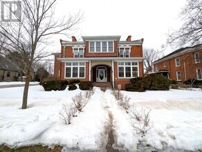 Building Photo - 35 King St