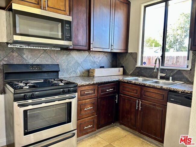 Foto del edificio - 12747 Bradley Ave