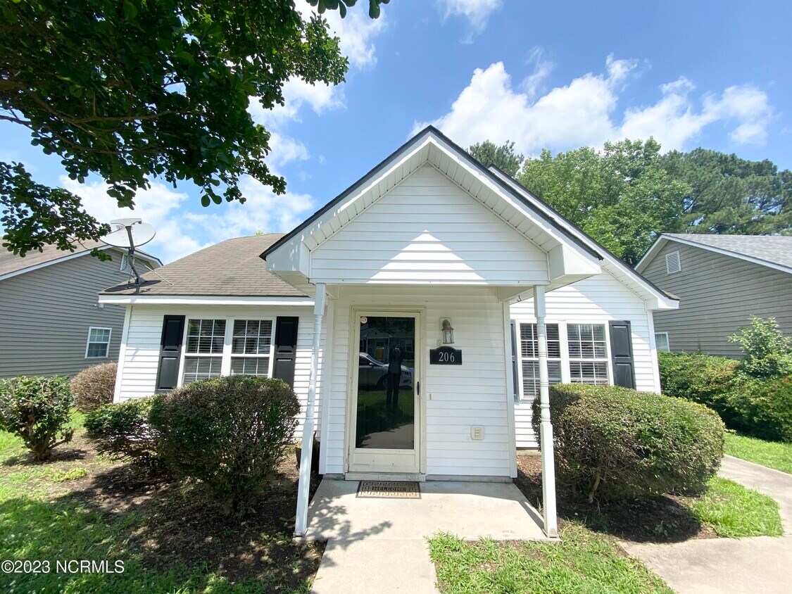 Foto principal - 206 Old Oak Rd