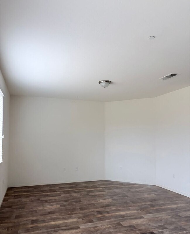 Building Photo - 1588 Hartley Dr