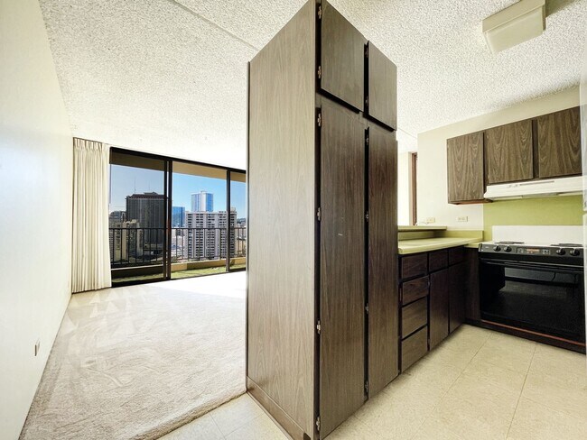 Foto del edificio - Downtown Waikiki 1/1 with Central A/C.  Re...