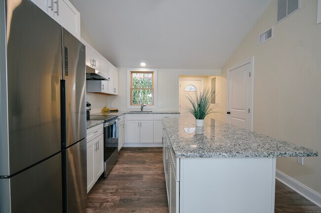 Building Photo - 42 Eastview Rd