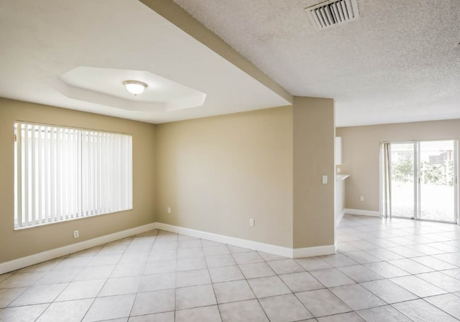Foto del edificio - 7215 SW 16th St