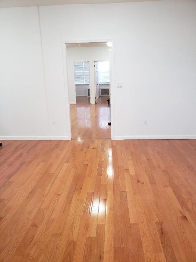 Foto del edificio - 1766 71st St