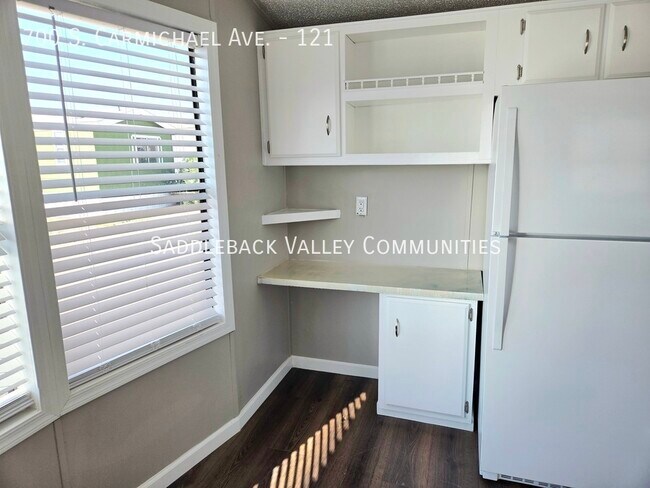 Building Photo - 700 S Carmichael Ave