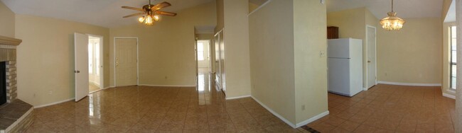 Foto del edificio - 2407 Woodlands Dr