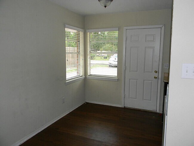 Building Photo - 5220 Antha St