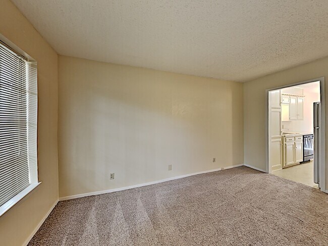 Building Photo - 5836 Locke Ave