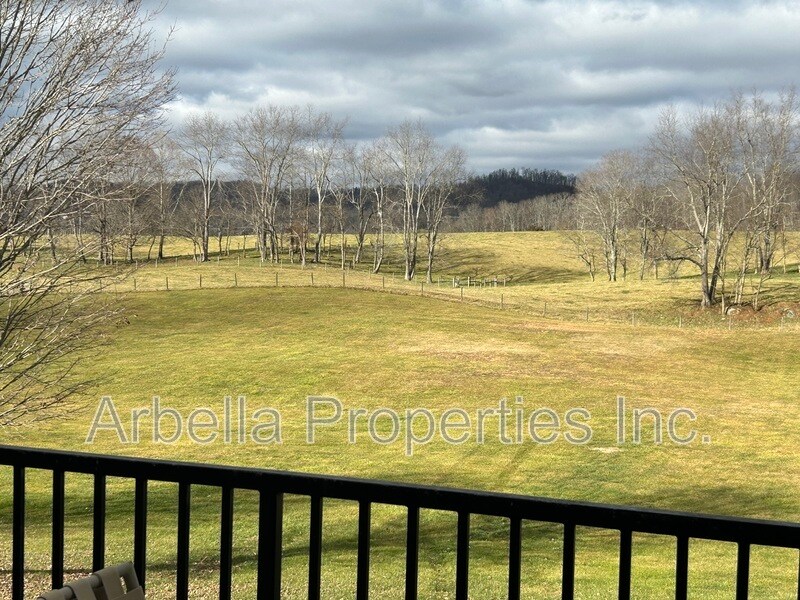 Foto principal - 21664 Green Spring Rd