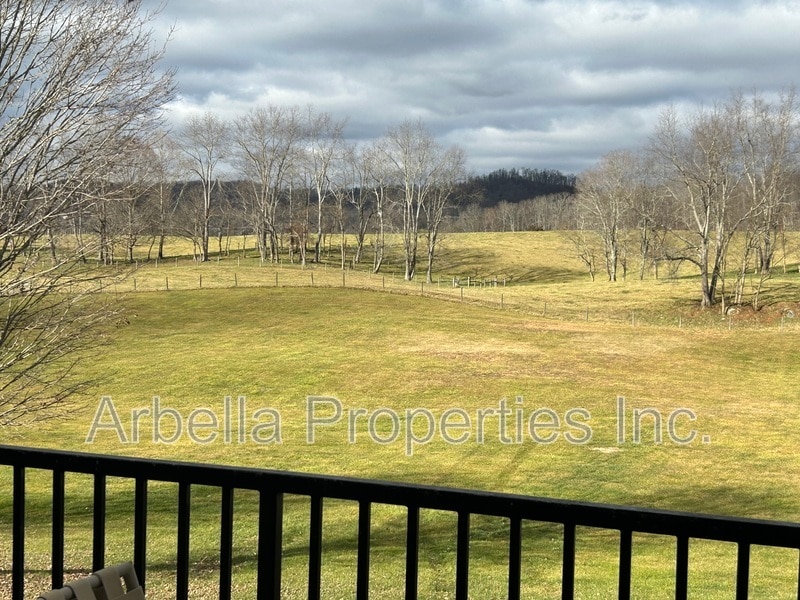 Primary Photo - 21664 Green Spring Rd