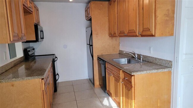 Foto del edificio - 4023 Versailles Dr