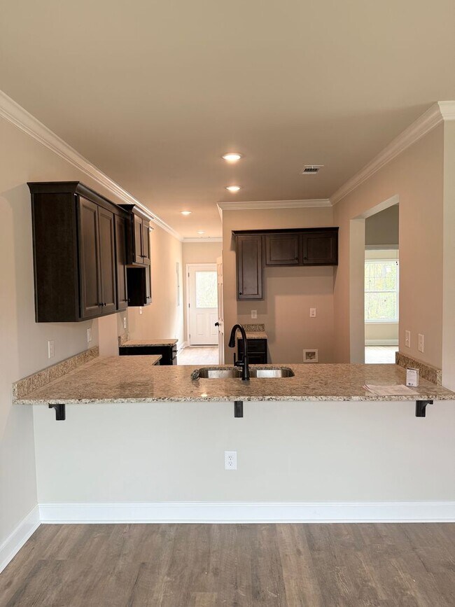 Foto del edificio - 4 Bedroom/4 Bath House off of Will Hunter Road! Pre-leasing Now!
