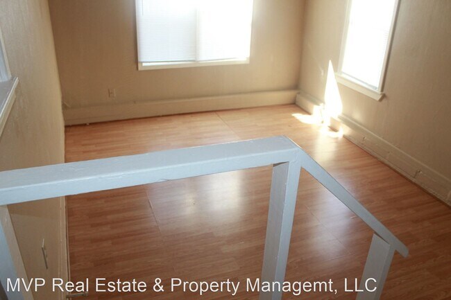 Building Photo - 3 br, 1.5 bath House - 401 E Wilson Dr