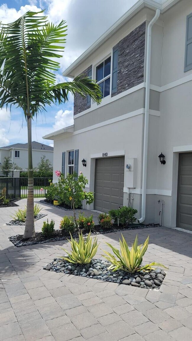 Foto del edificio - 807 SE 19th St