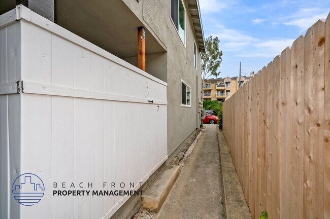 Foto del edificio - 16972 Lynn Lane
