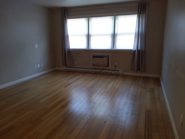 Living Room - 40 Hoffman Court