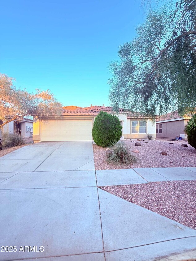 Foto principal - 26807 N 31st Dr
