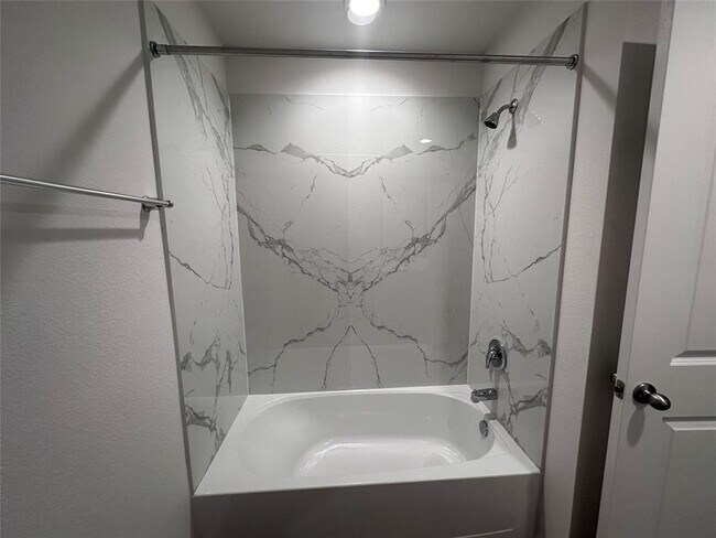 Foto del edificio - 2823 Bur Lndg Ln