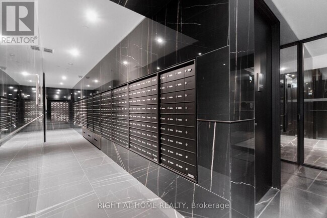 Building Photo - 11 Yorkville Ave