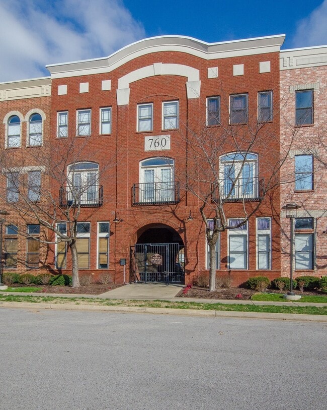 Building Photo - 760 Wedgewood Park